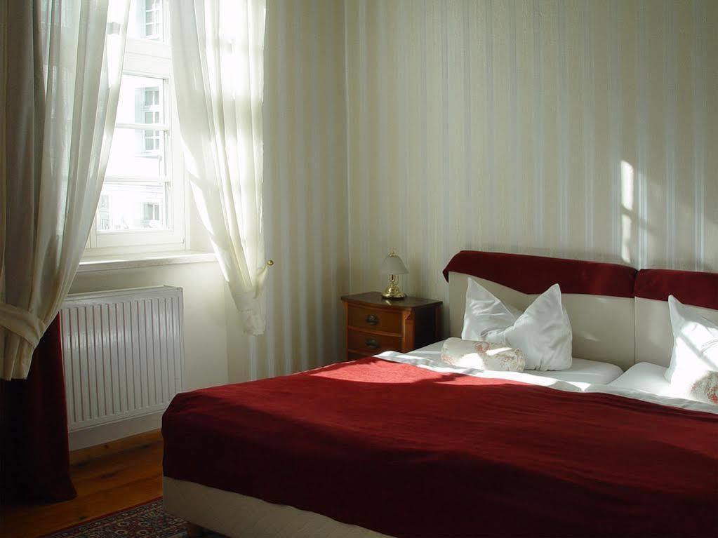 Hotel Altes Hafenhaus Росток Экстерьер фото
