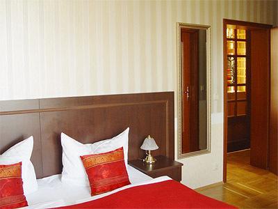 Hotel Altes Hafenhaus Росток Экстерьер фото