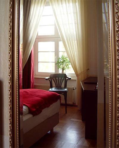 Hotel Altes Hafenhaus Росток Экстерьер фото