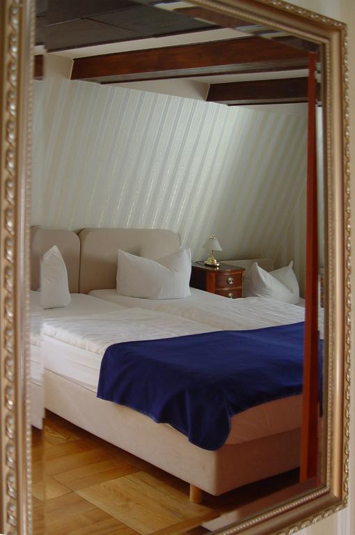 Hotel Altes Hafenhaus Росток Экстерьер фото