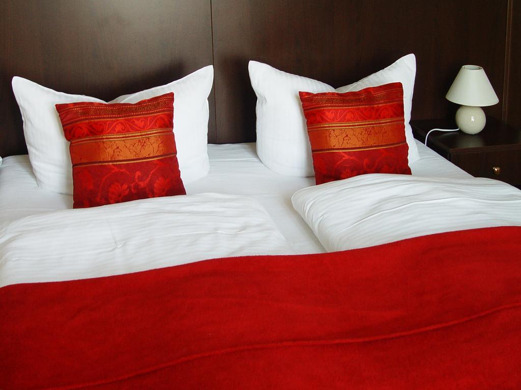 Hotel Altes Hafenhaus Росток Номер фото
