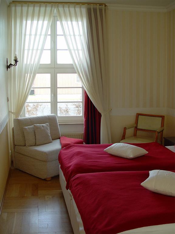 Hotel Altes Hafenhaus Росток Экстерьер фото