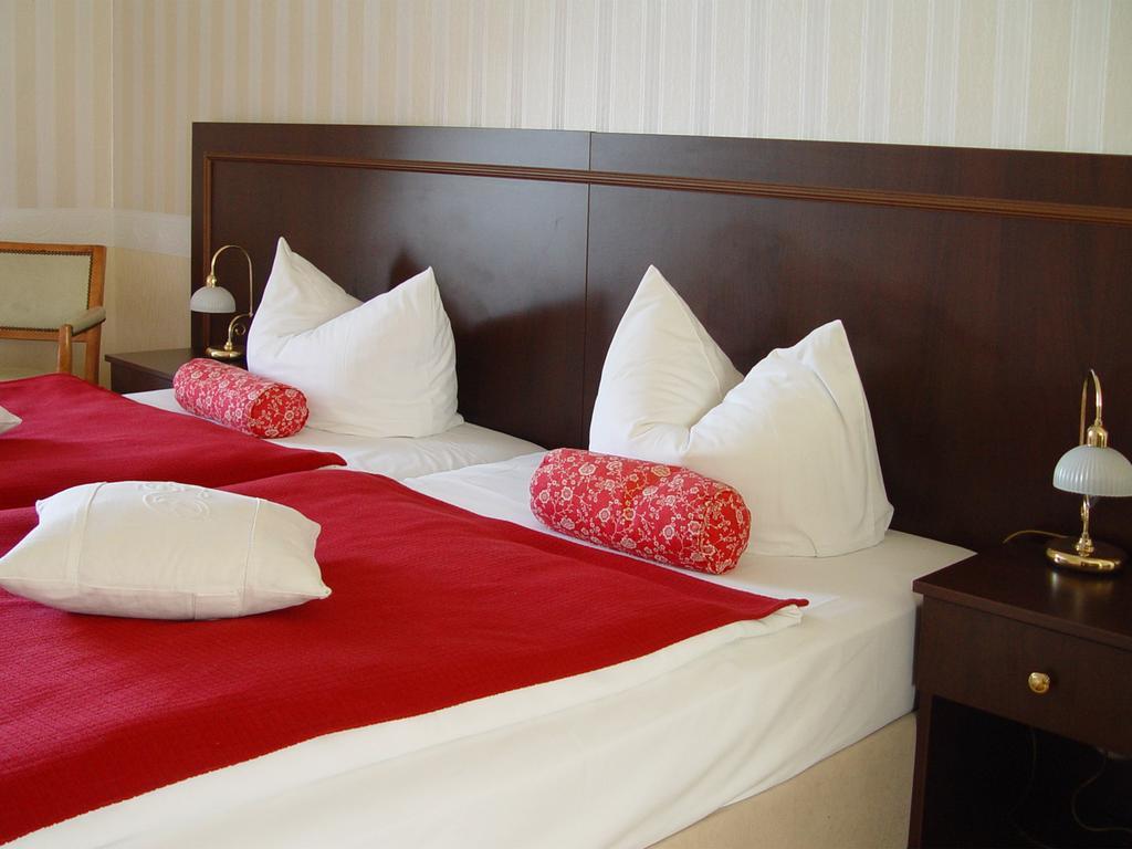 Hotel Altes Hafenhaus Росток Номер фото