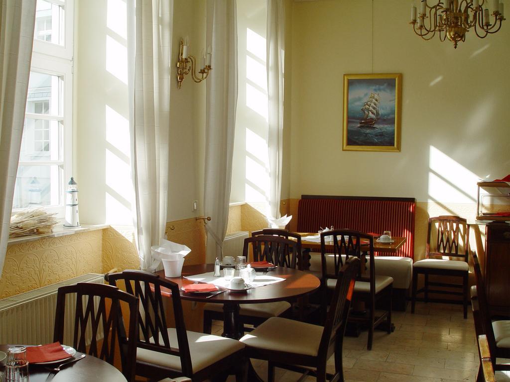 Hotel Altes Hafenhaus Росток Экстерьер фото