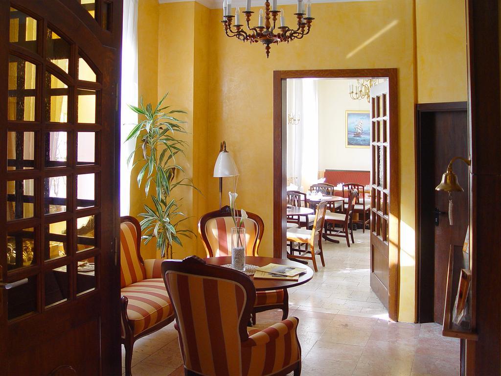 Hotel Altes Hafenhaus Росток Экстерьер фото